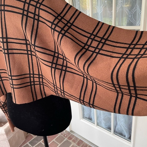 AKIRA Brown Plaid Cropped Turtleneck Sweatshirt - Picture 6 of 8